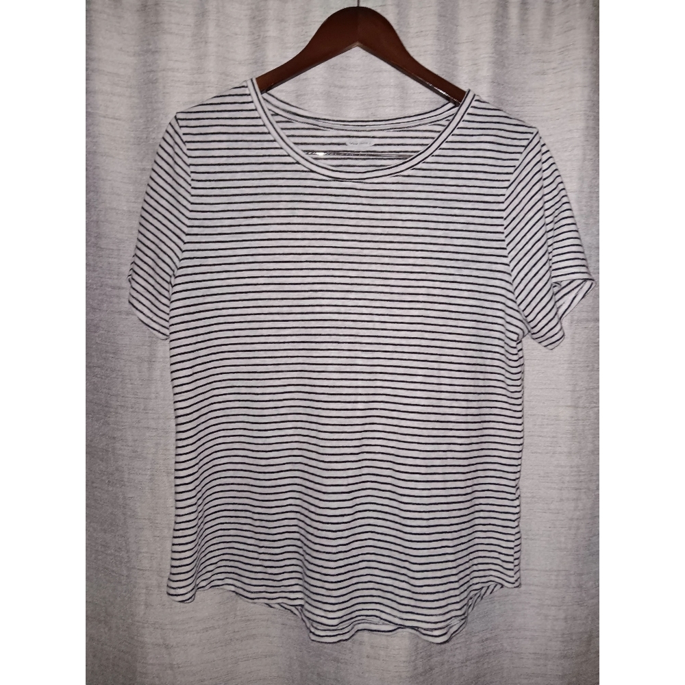 Old Navy Striped Black & White Tee Shirt Large